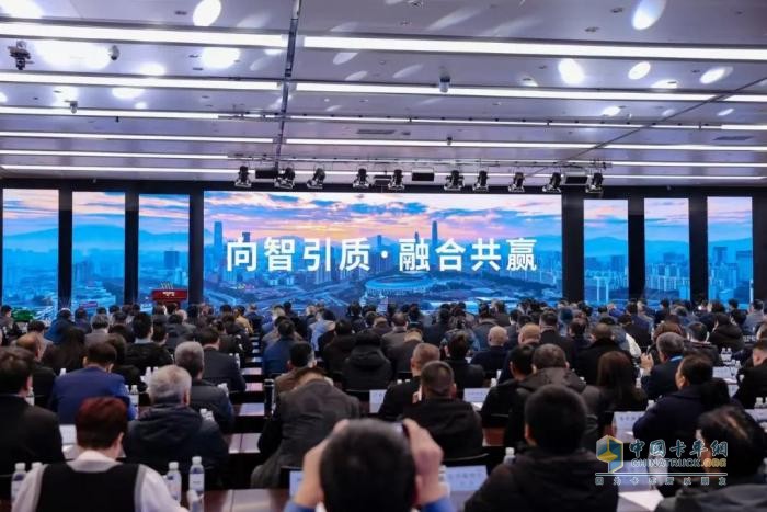 科技藍(lán)擎 向新加速度！ 濰柴新能源商用車2025合作伙伴共創(chuàng)大會(huì)圓滿召開！