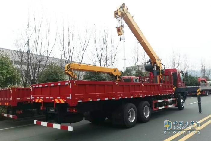 別犯難！乘龍H5隨車吊，助你「一臂之力」