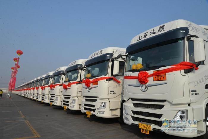 龍行天下 以客為先 開年爆單！120臺(tái)東風(fēng)商用車交付山東遠(yuǎn)順
