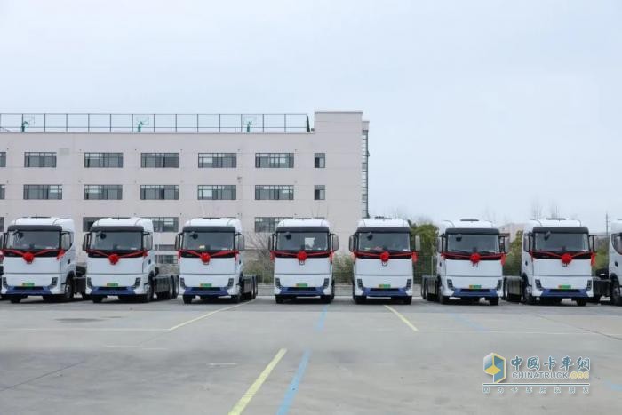 遠(yuǎn)程星瀚G超級(jí)電動(dòng)牽引車50臺(tái)交付，賦能干線物流零碳升級(jí)
