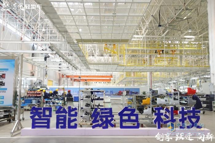 東風(fēng)多利卡康陸威高光登場 引領(lǐng)“藍牌極限輕卡”新潮向