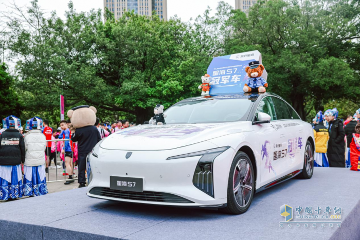 乘龍向上 共赴星海，乘龍跑團(tuán)2025柳州馬拉松激情開跑