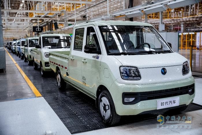 破解商用車(chē)轉(zhuǎn)型痛點(diǎn) 時(shí)代汽車(chē)首款半固態(tài)電池卡車(chē)技術(shù)解析