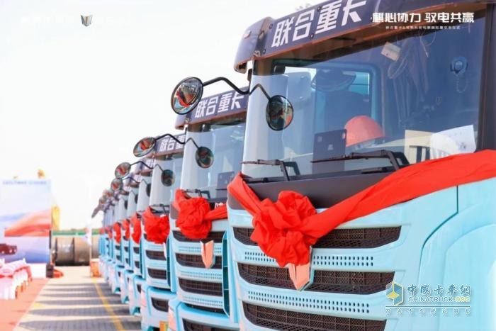 20臺順利交付 長三角戰(zhàn)略客戶現(xiàn)場再定30臺！聯(lián)合重卡電麒麟電力爆表