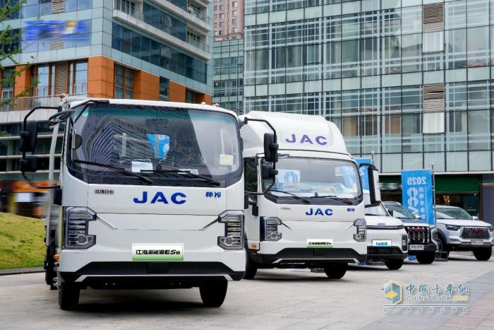 江淮1卡閃耀2025商用車金融大會(huì)，品牌勢(shì)能再升級(jí)