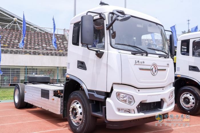 東風(fēng)商用車亮相2025專用車產(chǎn)業(yè)創(chuàng)新發(fā)展大會(huì)暨專用車科技展