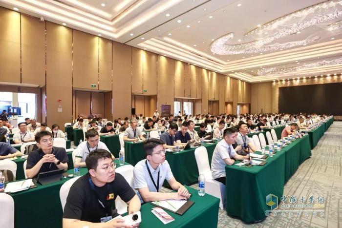 漢德車橋重磅亮相2025重慶智造峰會(huì)！定義可靠、高效、綠色新標(biāo)桿！