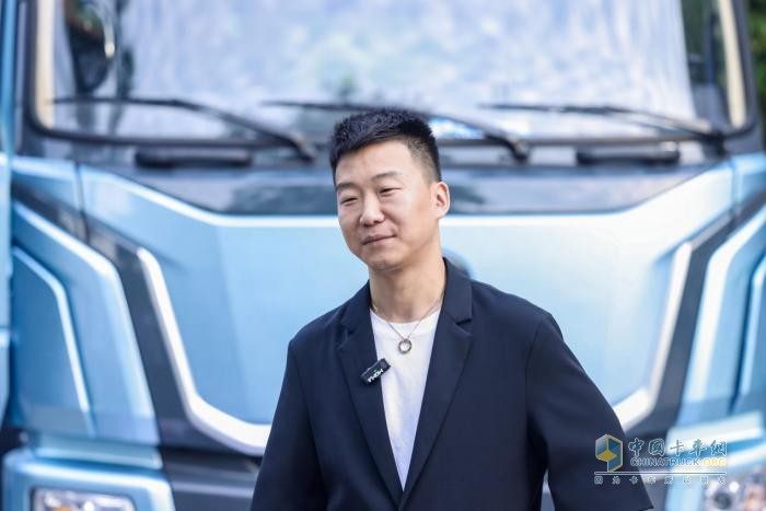 在鋼鐵與鹽霧之間，宇通重卡T系列如何書寫新能源時(shí)代的人性答案？