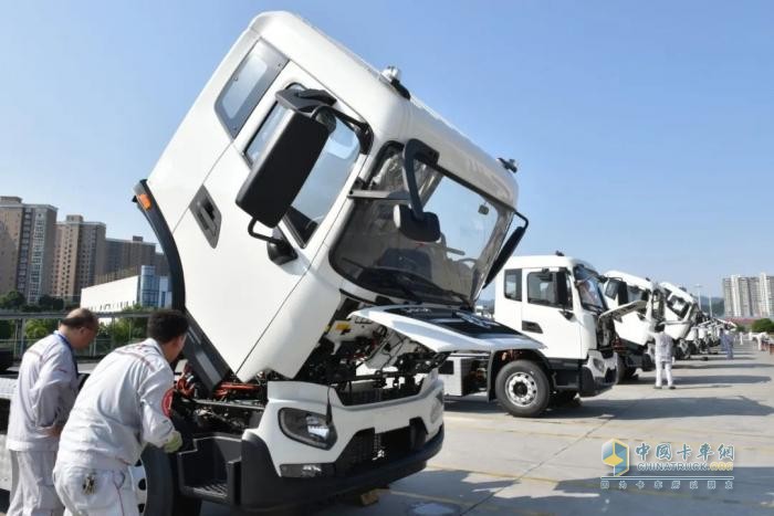 東風(fēng)商用車：又是TA們！這波流量TA們值得擁有