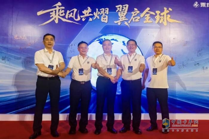 “乘風(fēng)共熠 翼啟全球” 玉柴助力東風(fēng)柳汽揚(yáng)帆出海