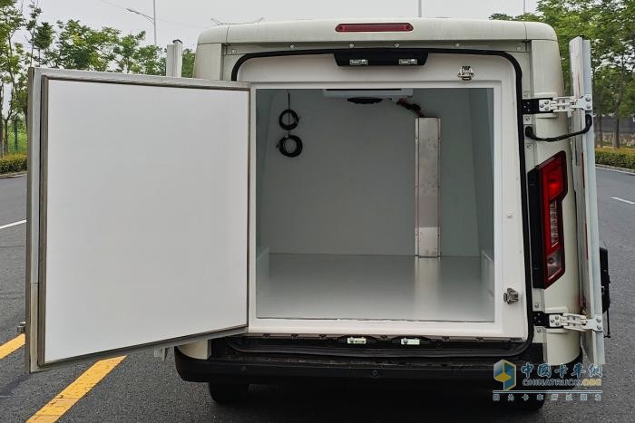 Van寶路冷藏車：城配冷鏈“掘金”利器，無(wú)懼“三高”挑戰(zhàn)