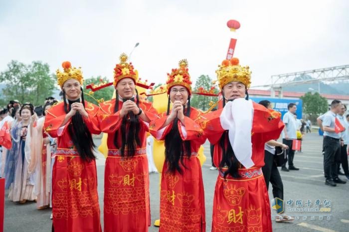 快樂龍擎 向新向上！2025年東風(fēng)龍擎嘉年華盛大啟幕