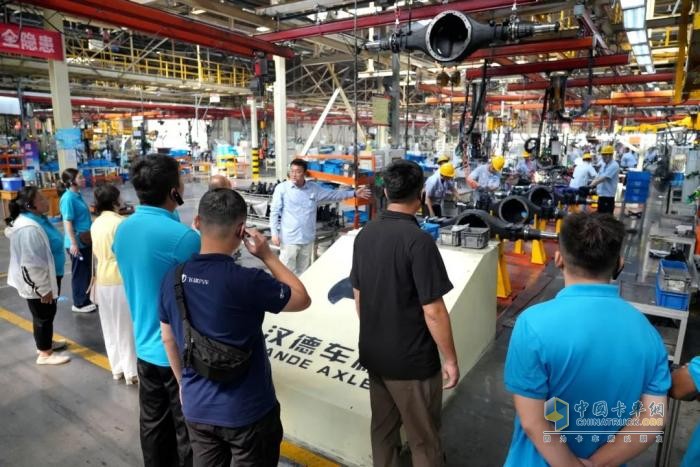 飛碟征途車(chē)友會(huì)走進(jìn)漢德車(chē)橋  見(jiàn)證匠心精品！