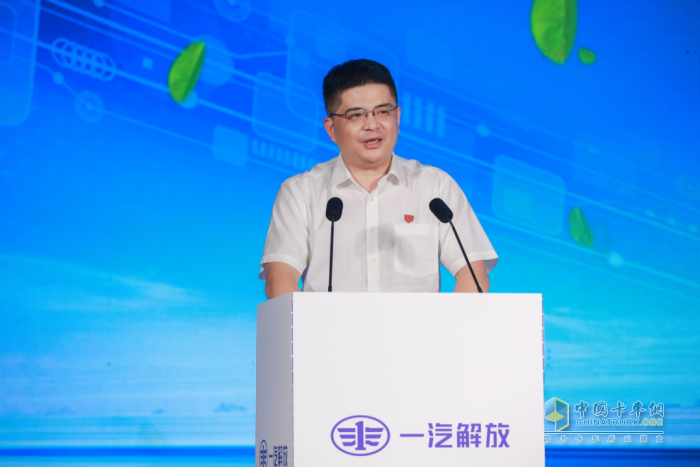一汽解放鷹途大馬力新品上市，以“芯”動(dòng)力開啟高端重卡新征程