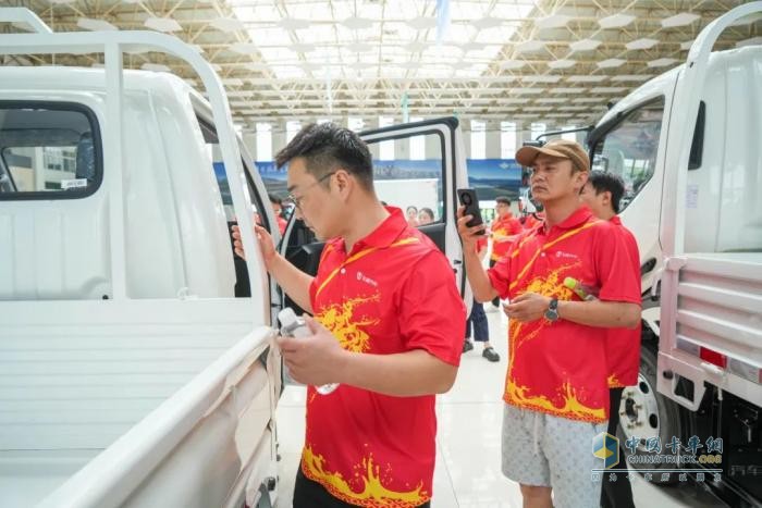鄭州有方貨運公司走進飛碟汽車，體驗智造科技魅力
