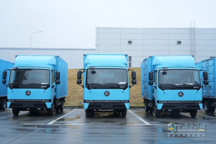 三一重卡2024年首批燃油車、電動輕卡發(fā)車 為新年寫下紅火開篇