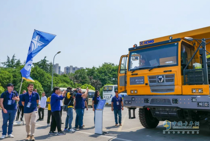 2024年5月17日-21日，第六屆徐工國際客戶節(jié)順利舉辦，全球各地的海外客戶齊聚徐州，共同見證這場來自世界東方的盛會。