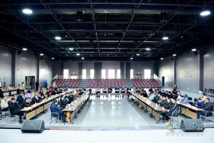 東風(fēng)商用車營銷事業(yè)部組織召開核心經(jīng)銷商研討會