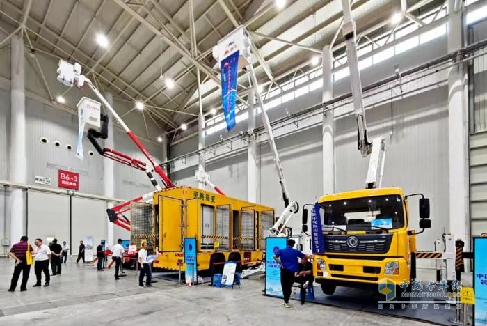 科技領航，實力擔當！搭載東風底盤的11款電力專用車閃耀中國帶電作業(yè)裝備展