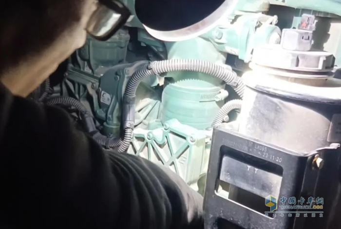 解放卡車：寒夜疾馳護(hù)綠苗，解放服務(wù)暖征途