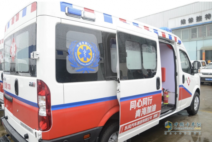 同心同行 東風(fēng)御風(fēng)救護(hù)車援助甘肅、青海地震災(zāi)區(qū)
