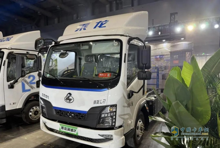 580km超長(zhǎng)續(xù)航 + 5分鐘極速加氣，乘龍翼威2 CNG增程輕卡，定義城配運(yùn)輸效率新高度！