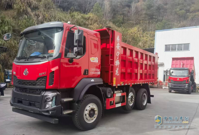 乘龍M3 6×2R自卸車，三月滿滿“掙”能量！