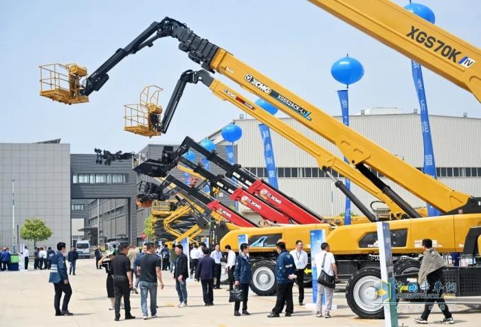 零距離、沉浸式！徐工高空作業(yè)機(jī)械邀客戶體驗(yàn)……