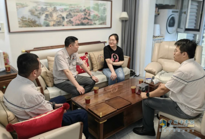 情系海外將士 慰問溫暖后方 解放動力領(lǐng)導(dǎo)走訪慰問功勛員工家屬