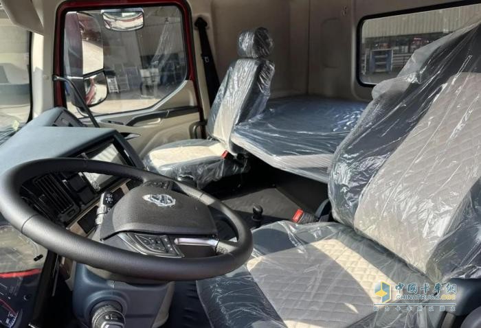 乘龍H5 6x2 LNG 載貨車：每公里較油車省9毛，一年多賺10萬(wàn)