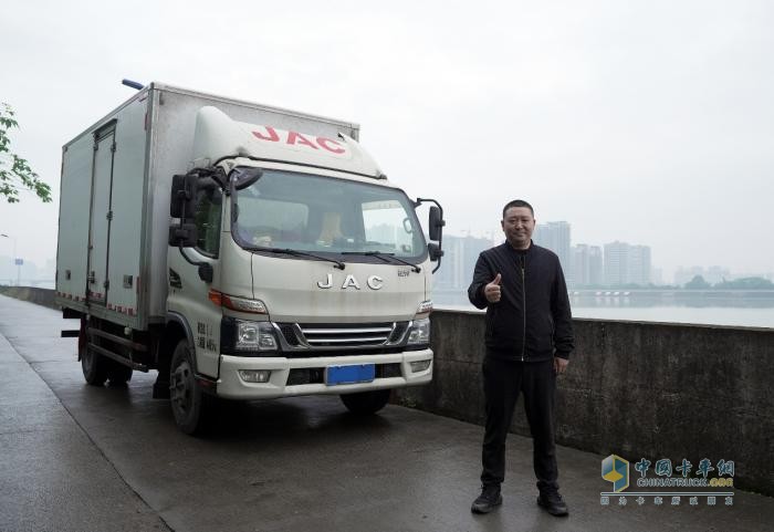 江淮1卡與1號(hào)伙伴唐加齊雙向奔赴，百萬公里無大修破記錄