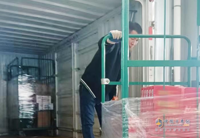 江淮1卡帥鈴攜手駐馬店閆先生，高效配送護(hù)民生