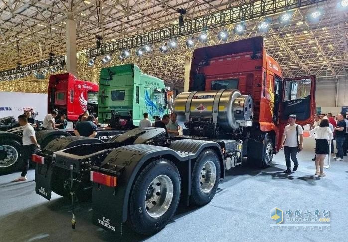 39.99萬元買630馬力燃氣車 還送一臺奇瑞冰淇淋！看奇瑞商用車全新“金鳳凰”重卡