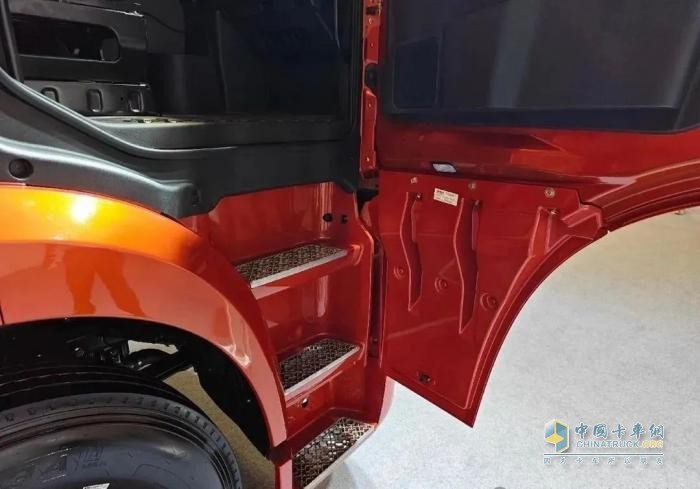 39.99萬元買630馬力燃氣車 還送一臺奇瑞冰淇淋！看奇瑞商用車全新“金鳳凰”重卡