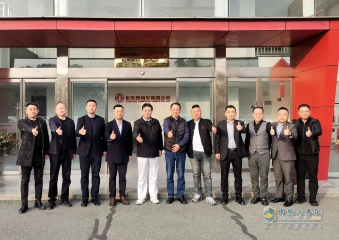 簽約100輛 東風商用車攜手客戶共筑港口物流新生態(tài)