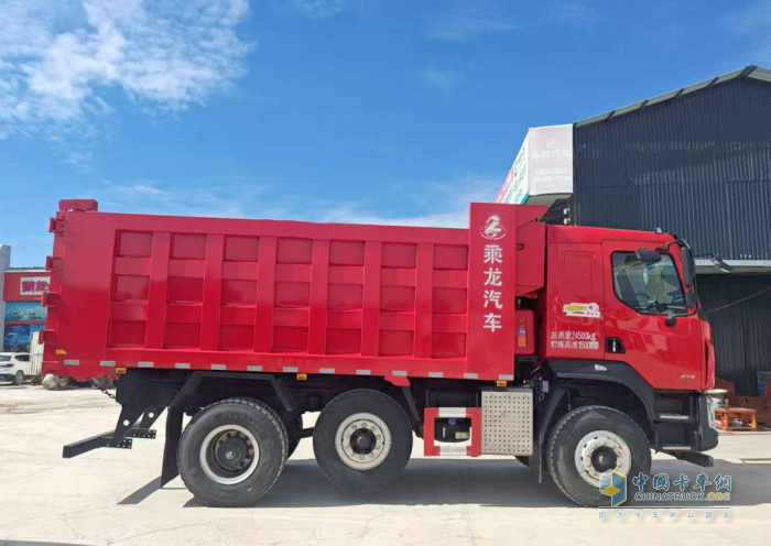 乘龍M3 6×2R自卸車，三月滿滿“掙”能量！