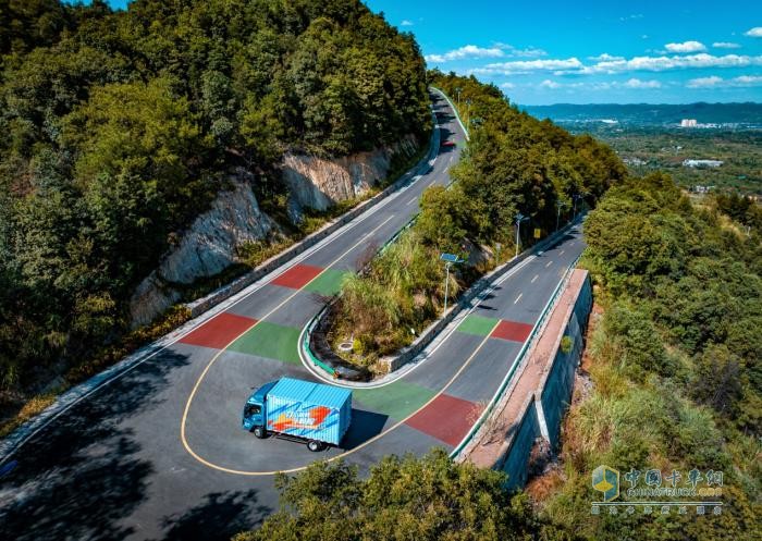 真場景、真數(shù)據(jù)、真實力！宇通新能源商用車山地性能挑戰(zhàn)首戰(zhàn)告捷
