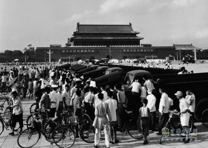 解放軍車，在天安門廣場成功受閱！