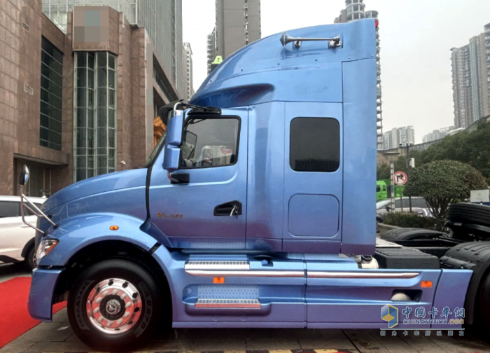 為何江淮跨越V5 6×4牽引車能成為?；愤\輸?shù)氖走x？