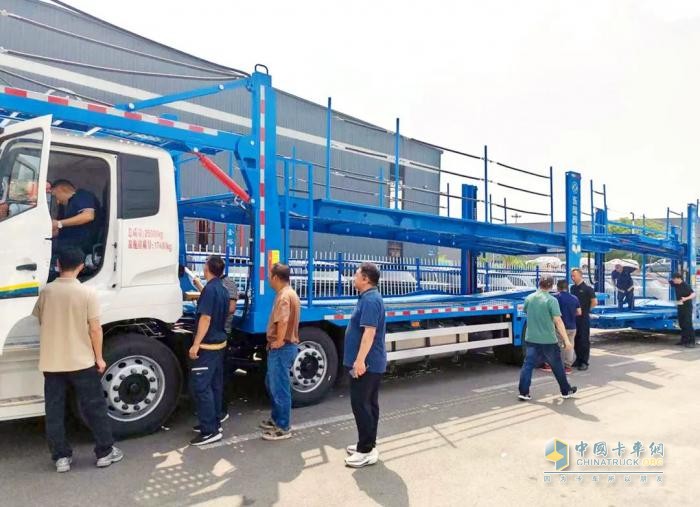 收獲線索600+ 意向訂單300+ 東風(fēng)商用車轎運(yùn)大馬力新品全國巡展完美收官