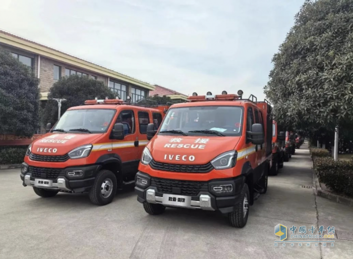 行業(yè)大單！南京依維柯歐霸·雷霆森林消防用車批量交付！