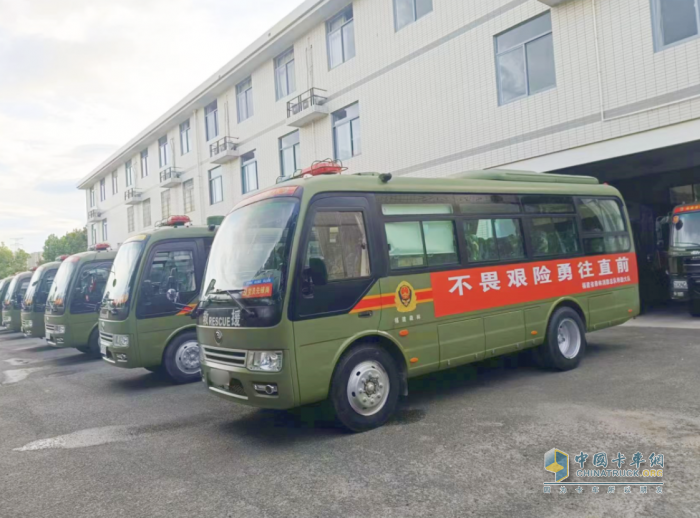宇通專(zhuān)用車(chē)森林消防車(chē)輛專(zhuān)項(xiàng)巡檢行動(dòng)中，全力筑牢森林“防火墻”！