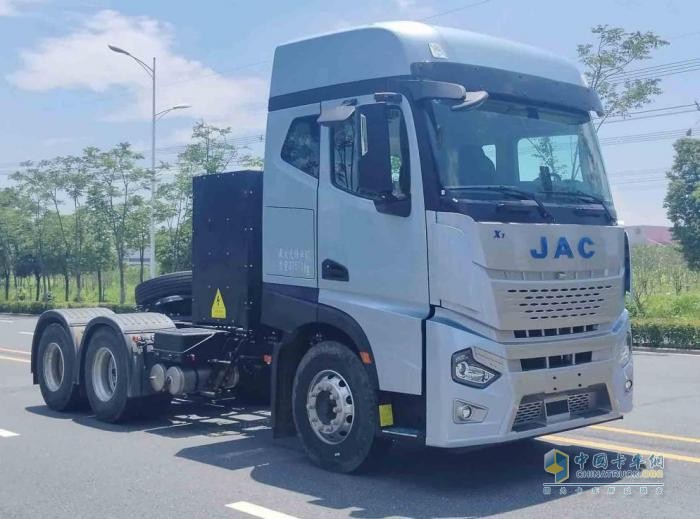 康明斯推16L氣體機(jī) 青山定制車亮相 397批次公告牽引車看點(diǎn)一覽