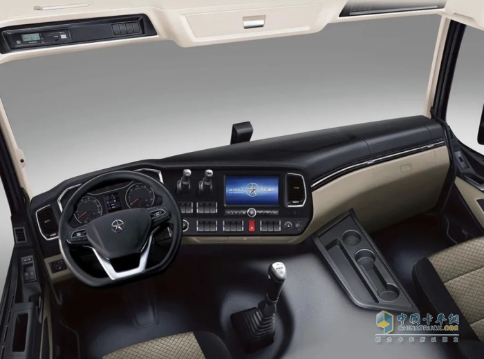 大運(yùn)新N8E 3.0版牽引車：一款能省會(huì)賺、性能絕佳的運(yùn)輸工具