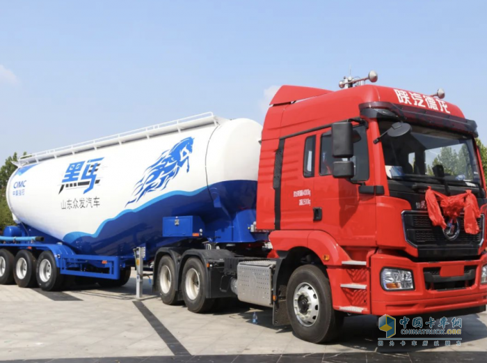 中集黑馬品牌正式發(fā)布！創(chuàng)新引領(lǐng)粉罐車發(fā)展新格局  