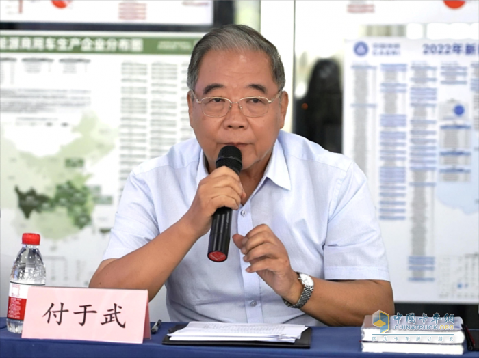 中國汽車工程學(xué)會名譽(yù)理事長、中國商用車黑科技大賽評審委員會主席付于武