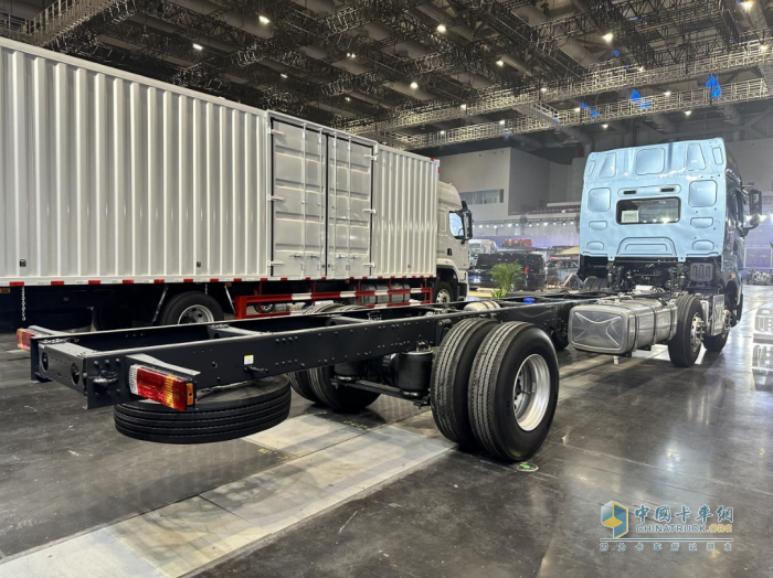 單趟多拉800公斤！乘龍H7 Pro 6×2 冷藏車(chē)助你領(lǐng)“鮮”冷鏈！