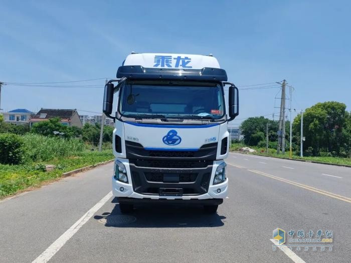乘龍H5電動(dòng)飼料車：打響“飼料新鮮保衛(wèi)戰(zhàn)”的智能先鋒
