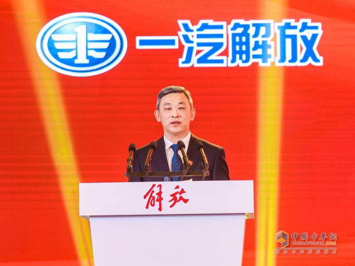以25.7%的終端份額引領(lǐng)市場，以27.9萬輛確?！半p第一” 一汽解放亮劍2023！