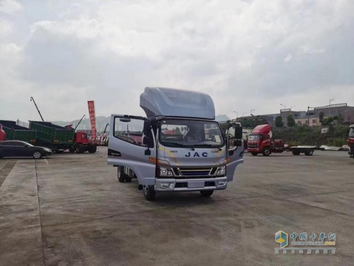 江淮1卡：駿鈴聚寶盆D25車型來(lái)襲，“混動(dòng)雙星”持續(xù)引領(lǐng)行業(yè)